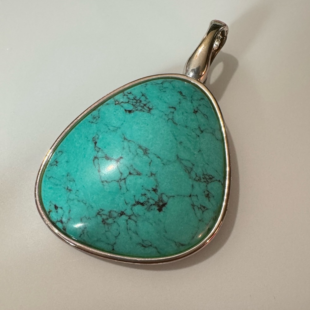 Interchangeable pendant